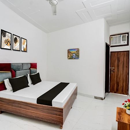 Super Hotel O Burari New Delhi Buitenkant foto