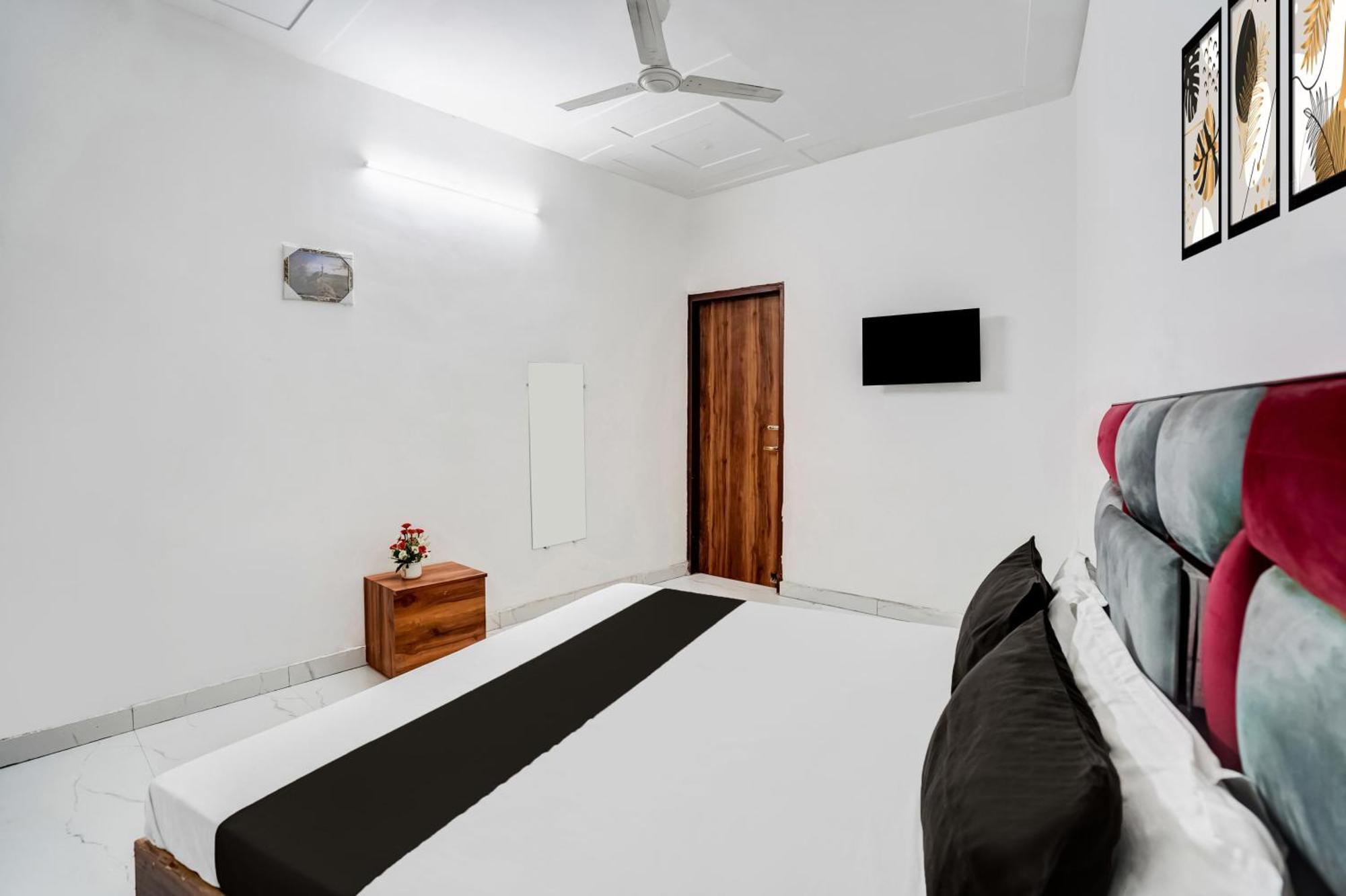 Super Hotel O Burari New Delhi Buitenkant foto
