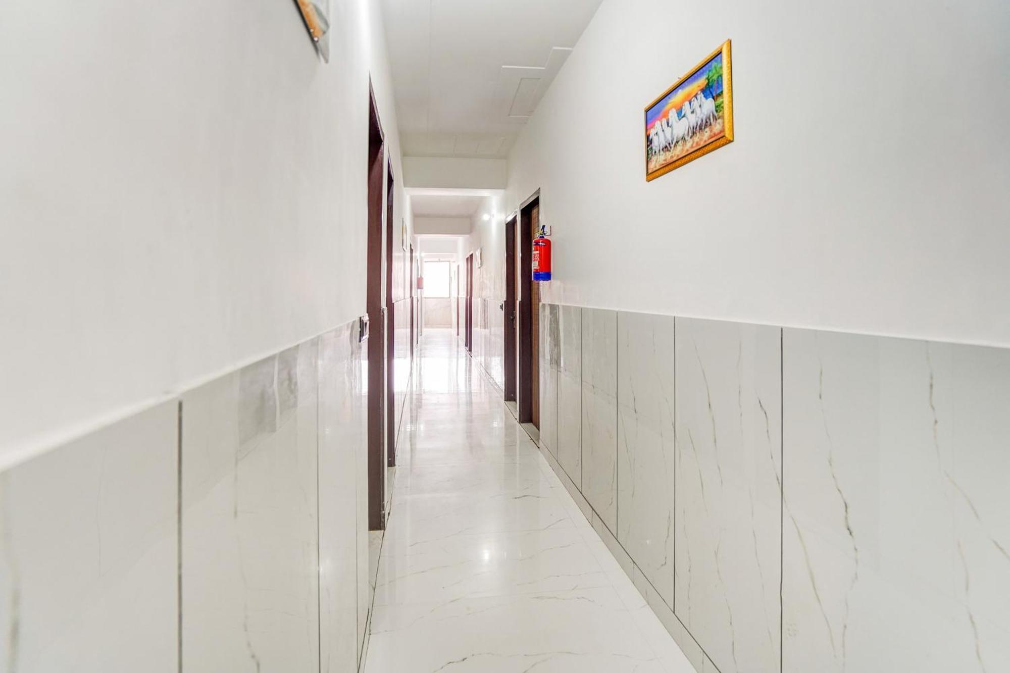 Super Hotel O Burari New Delhi Buitenkant foto