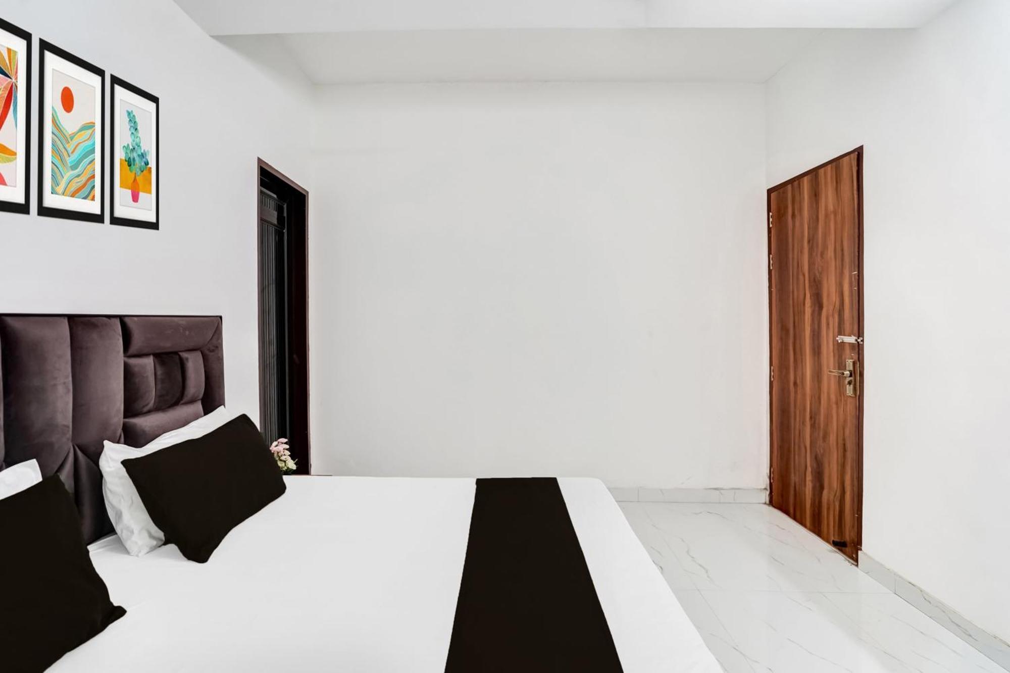 Super Hotel O Burari New Delhi Buitenkant foto